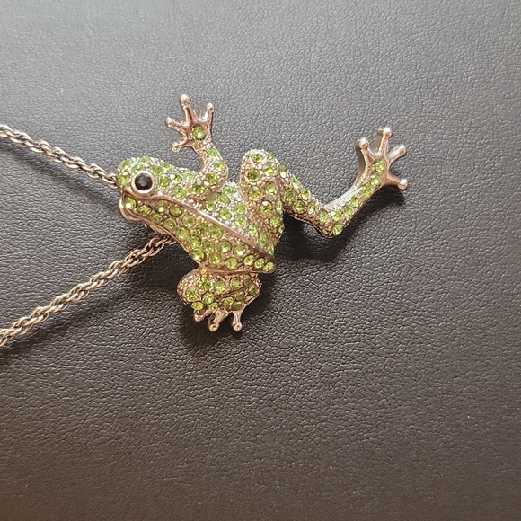 Rhinestone Frog Pin - Picture 3 of 4